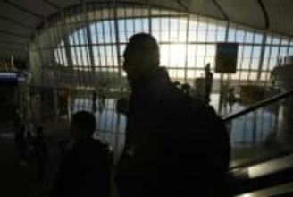 中国、ビザ免除措置延長　来年末まで