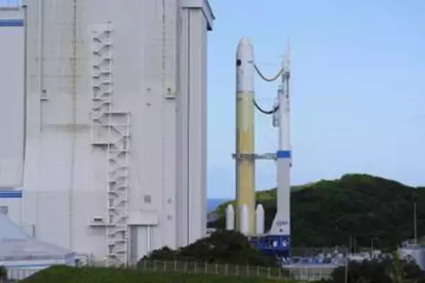 「H3」10号機、発射地点へ　種子島、火星衛星探査機を搭載