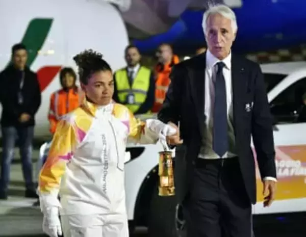 ミラノ五輪聖火、イタリアに到着　リレーは6日スタート