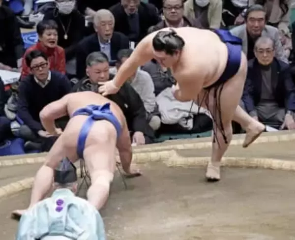 両横綱、安青錦が1敗守る　琴桜4勝目、全勝阿炎一人