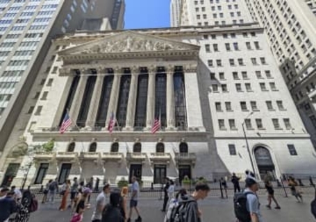 NY株続落、453ドル安　中東不安で3カ月ぶり安値