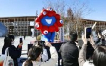 またね、ミャクミャク像　万博記念公園へ旅立ち