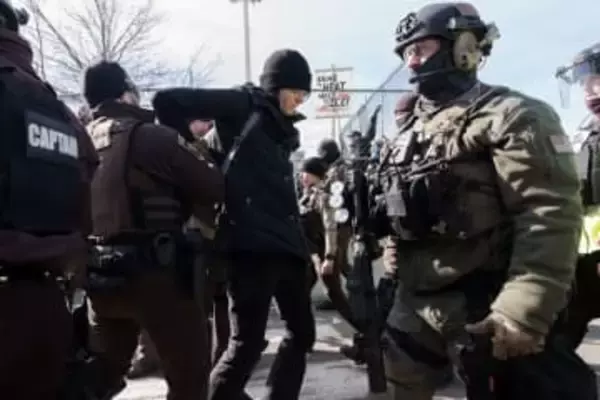 米移民、財政にプラス影響結果　30年間で2300兆円改善