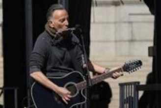 ロック界の大御所をまた中傷　米大統領「干からびたプルーン」