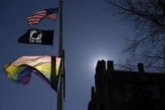 NYのLGBT旗掲揚継続　米政権、撤去から方針転換