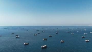 米、イラン軍事施設を攻撃　海峡近くの島「自衛目的」