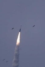 インド、民間初の軌道投入　ロケット打ち上げ成功