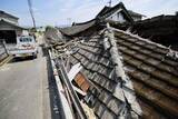 「熊本地震、車中泊70代死亡　熱中症疑い、初の関連死か」の画像1