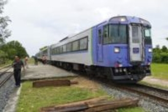 JR北海道の特急車両でカンボジア景勝地へ　新しい観光の目玉に期待、ロイヤル鉄道