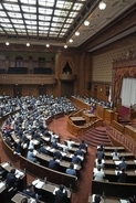 首相「医療の基盤堅持」　改革法案参院審議入り
