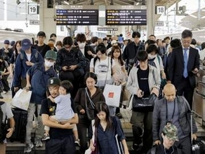 5連休最終日、各地の駅が混雑　シルバーウイークを満喫