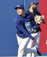 ドジャース、本拠地で調整　佐々木朗はキャッチボール
