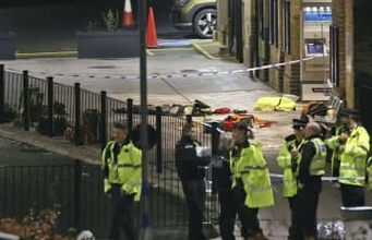 英列車内で乗客刺される 9人重体