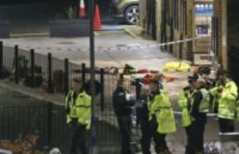 英列車内で複数の乗客刺される　南東部、容疑者2人逮捕