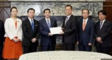 野党、参院議長に申し入れ　予算案審議「矜恃示す時」