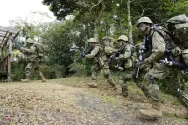 自衛隊「現状維持」が49％　増強は45％、内閣府調査