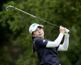 荒木優奈が首位維持、藤本1打差　ゴルフ、ニチレイ・レディース