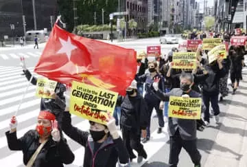 ミャンマー人ら 銀座でデモ行進