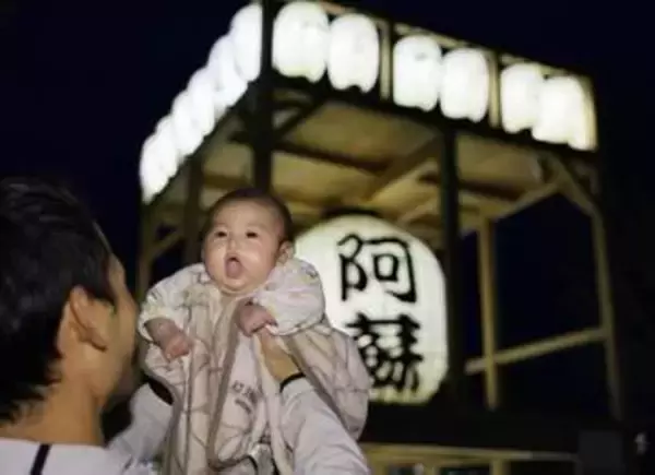 熊本地震復興の思い、ともしびに　楼門倒壊の阿蘇神社で祭