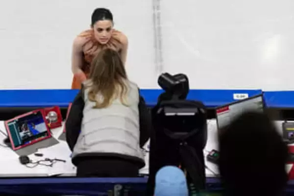 女子SPで演技仕切り直す　フィギュア団体