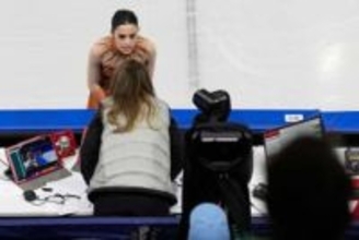 女子SPで演技仕切り直す　フィギュア団体