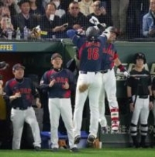 1イニングの最多得点新記録　監督の「攻めて攻めて」現実に