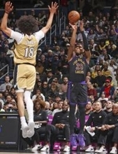 八村塁11得点、レーカーズ大勝　NBA、ウィザーズ戦途中出場