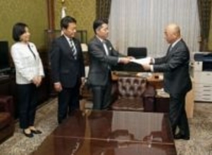 衆院に公債発行特例法案を提出　中道と国民、1年間程度に限定