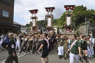 「あばれ祭」熱気包まれ　能登被災地、風物詩始まる