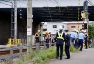 踏切で列車と自転車が接触、岐阜　発進直後で70代女性無事
