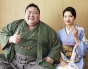 元幕内の十両剣翔が婚約　客室乗務員の祐華さんと