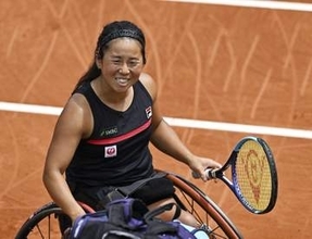 上地結衣は準決勝敗退、全仏　車いすテニス、2連覇逃す