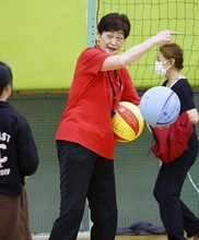 76年五輪金メンバー5人が交流　バレー女子、難民や若者と