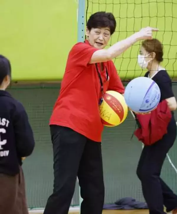 76年五輪金メンバー5人が交流　バレー女子、難民や若者と