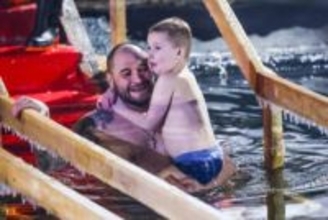 ロシア各地、極寒の沐浴　洗礼祭、プーチン大統領も