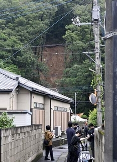 栃木・群馬で豪雨被害相次ぐ　山崩れ住宅倒壊、夫婦不明
