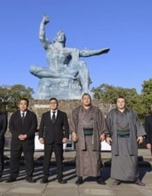 安青錦、原爆犠牲者を追悼　投下「二度とないように」