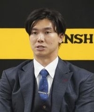 復帰の阪神・湯浅、2300万増　西勇は現状維持、3億円