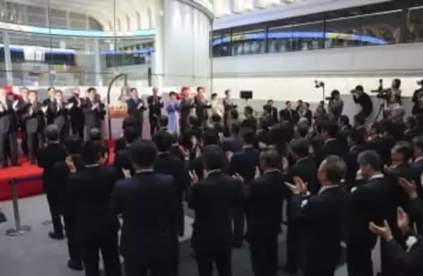 東証「記録と記憶に残る1年」　大納会、高市首相も出席
