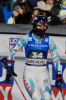 安藤が16位、シフリン連勝　アルペンW杯女子回転