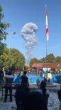 「インドネシアで火山噴火2人死亡　SNS撮影で入山か」の画像1