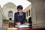 「首相、外遊先で重ねる戦没者追悼　閣僚にも指示、靖国参拝意識か」の画像1