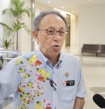 米軍の那覇空港使用に難色　沖縄知事が視察