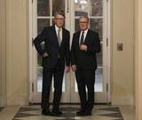 「英の前大使、就任前調査で不適格　米富豪エプスタイン氏と関係」の画像1