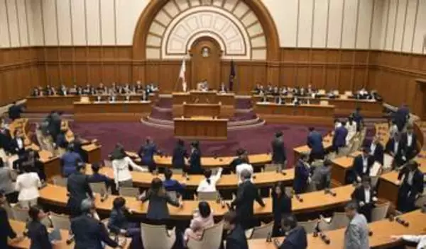 「大阪都構想」余波で市議会紛糾　副議長決まらず、会期延長