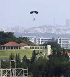 「米軍、嘉手納基地で降下訓練　4カ月連続、再開後7回目」の画像1