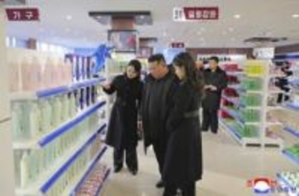 平壌郊外に複合商業施設　金氏視察、娘と妻も同行