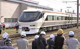 「「しなの」新型車両初公開　29年度ごろ量産車投入へ」の画像1