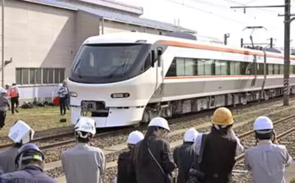 「しなの」新型車両初公開　29年度ごろ量産車投入へ