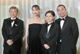 是枝監督や綾瀬さんに歓声　カンヌ映画祭で公式上映